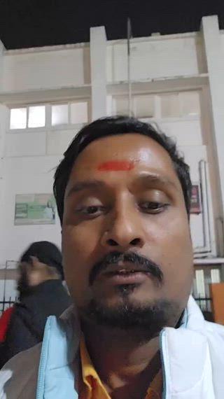 कल रात्री भोजन वितरण के बाद Kau Shi Kesh Gautam जी के द्वारा सुचना मिली कि उनके मित्र गरूआरा मे प्रशांत जी के यहा आयोजित कार्यक्रम मे बहुत सारा खाना बच गया,जानकारी पाकर देर रात्री खाना को स्टेशन परिसर मे जरूरतमंत लोगो के बीच वितरण करके भोजन को बर्बाद होने से बचाया गया
Roti Bank Samastipur