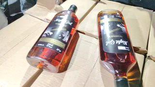 उत्पाद विभाग धनबाद एवं तीसरा थाना की संयुक्त छापामारी में अवैध विदेशी शराब बनाने की मिनी फैक्ट्री का भंडाफोड़, भारी मात्रा में तैयार की गई अवैध विदेश शराब जब्त, जब्त शराब का बाजार मूल्यल लाखों की बतायी जा रहा है। तीसरा थाना अंतर्गत चाँद कुइंया बस्ती में बीसीसीएल आवास को अवैध रूप से कब्जा कर चलाया जा रहा था शराब बनाने की फैक्ट्री।