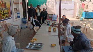 खुडिया परिवार 7 S.J.M (A) अपनी खुशीया वृद्ध आश्रम अनूपगढ़ में रह रहे देवतुल्य वृद्धजनों के साथ साझा की 9672185366