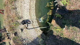 आज विदिशा जिले की तहसील गुलाबगंज के ग्राम संतपुर में घनश्याम परिहार नाम के किसान के खेत के कुएं में एक शव मिला बताया जा रहा है कि व्यक्ति रात को नशे की हालत में गिर गया पर जब उसको निकला जा रहा था तब उसके हाथ में रस्सी बंदी मिली व्यक्ति पास ही के मुंडारी गांव का रहने वाला था
