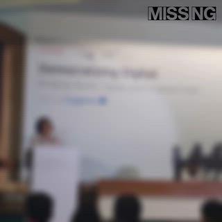 শিশুদের জন্য নিরাপদ ডিজিটাল দুনিয়া কি সত্যিই আমরা তৈরি করতে পেরেছি?
ডেমোক্রাটাইজিং ডিজিটাল কনফারেন্স, আইএইচসি দিল্লিতে আয়োজিত একটি মাস্টারক্লাসে আমরা সবাইকে থেমে এই প্রশ্নটি ভাবতে আহ্বান জানিয়েছি। আজ শিশুরা ১০ বছর বা তারও কম বয়সে ইন্টারনেটে প্রবেশ করছে, এবং অনেকেই অনলাইনে অপরিচিত মানুষের সঙ্গে যোগাযোগ করছে। অথচ সবচেয়ে বড় ডিজিটাল ঝুঁকিগুলো অনেক সময় নীরবে, আবেগগতভাবে এবং দৈনন্দিন অনলাইন যোগাযোগের মধ্যেই ঘটে।
এই আলোচনায় উঠে এসেছে কেন স্কুলই শিশু সুরক্ষার সবচেয়ে গুরুত্বপূর্ণ প্রথম সারি। প্রতিদিনের সংযোগ, বিশ্বাসযোগ্য শিক্ষক ও প্রাপ্তবয়স্কদের উপস্থিতি, সহপাঠী সম্পর্ক এবং পাঠ্যক্রমভিত্তিক ডিজিটাল সেফটি শিক্ষা—এই সবকিছু মিলেই এমন একটি পরিবেশ তৈরি করে, যেখানে শিশুরা সম্মতি, সীমারেখা, অনলাইন ঝুঁকি বুঝতে শেখে এবং প্রয়োজনে সাহায্য চাইতে সাহস পায়। শিশুরা যখন নিরাপদ বোধ করে, তখন পুরো শিক্ষার পরিবেশই বদলে যায়।
ডিজিটাল ডেমোক্রেসি তখনই অর্থবহ হয়, যখন সেখানে সবচেয়ে ছোট ব্যবহারকারীদের নিরাপত্তা ও অধিকার নিশ্চিত থাকে। এই গুরুত্বপূর্ণ আলোচনাকে এগিয়ে নিয়ে যাওয়ার জন্য Capgemini India-কে আন্তরিক ধন্যবাদ।
ভয় নয়—কৌতূহল নিয়ে শিশুদের ডিজিটাল দুনিয়া অনুসন্ধানের সুযোগ দিতে হলে, আমাদের সচেতন ও পরিকল্পিত উদ্যোগ নিতে হবে আজই।