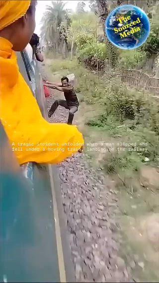 बांग्लादेश में एक दुखद घटना घटी जब एक व्यक्ति चलती ट्रेन में चढ़ने की कोशिश में फिसल गया और डिब्बों के बीच फँसकर प्लेटफ़ॉर्म से पटरी पर गिर गया। यह स्पष्ट नहीं है कि उसे कोई चोट लगी है या नहीं, क्योंकि उसकी हालत के बारे में कोई आधिकारिक रिपोर्ट जारी नहीं की गई है।