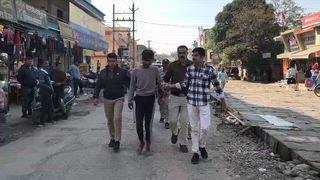 बैतूल गंज में व्यापारी पर हमले करने वाला आरोपी चढ़ा पुलिस के हत्ते,व्यापारी पर डंडे से किया था हमला कार के फोड़े थे शीशे.
गंज पुलिस नें आरोपी का निकाला जूलुस