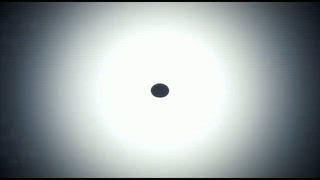 मासूम की हत्या से गांव में कोहराम
फर्रुखाबाद जनपद के जहानगंज थाना क्षेत्र से दिल दहला देने वाली खबर सामने आई है।
चार दिन से लापता 10 वर्षीय बालक का शव पांचवें दिन गांव के पास आलू के खेत में बरामद किया गया है।
बताया जा रहा है कि बालक खेत पर जाने के बाद अचानक लापता हो गया था। परिजनों की शिकायत पर पुलिस लगातार तलाश में जुटी थी। मामले की गंभीरता को देखते हुए कन्नौज से डॉग स्क्वायड भी बुलाया गया, लेकिन कोई ठोस सुराग नहीं मिल सका।
शव मिलने की खबर फैलते ही मौके पर सैकड़ों ग्रामीण पहुंच गए। पूरे गांव में शोक और गुस्से का माहौल है।
पुलिस ने मामले में अपहरण का मुकदमा दर्ज करते हुए 5 लोगों को हिरासत में लेकर पूछताछ शुरू कर दी है।
फिलहाल पुलिस हर एंगल से जांच कर रही है और जल्द खुलासे का दावा किया जा रहा है।