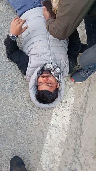 सुपौल बिहार सुपौल जिला के गौरवगढ़ चौक पर मोटरसाइकिल सवार तीन व्यक्ति में दो आदमी की मौत हो गई है एक की हालत गंभीर