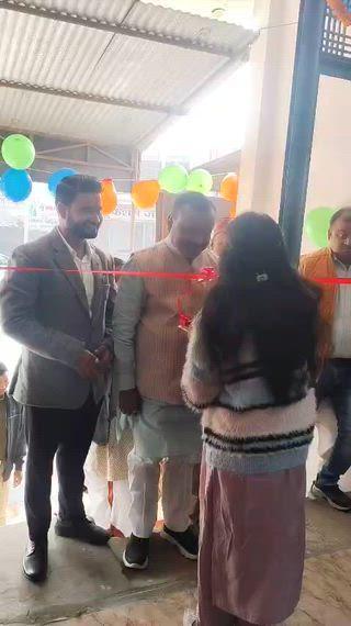 इकौना  श्रावस्ती विधायक राम फेरन पाण्डेय ने ओम पाली क्लीनिक का फीता काटकर किया उद्घाटन 👇
इकौना बाईपास पर भारतीय जीवन बीमा कार्यालय के बगल ओम पाली क्लीनिक का उद्घाटन श्रावस्ती विधायक राम फेरन पाण्डेय नेफीता काटकर किया 
इस मौके पर अस्पताल के संचालक डा. अरविन्द, समाजसेवी नरेन्द जायसवाल, भाजपा नेता सतीश जायसवाल व अन्य गणमान्य लोग मौजूद रहे ल
इस अस्पताल के खुलने से नगरवासियो व क्षेत्रवासियों में काफ़ी खुशी की लहर देखने को मिली l
पी. एन. पाठक