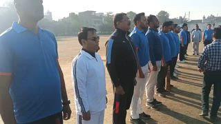 आज प्रशासन और पत्रकार के बीच क्रिकेट मैच होता हुआ।