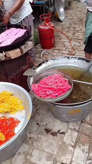 अपने मिर्ज़ापुर के सतरंगी जलेबी
