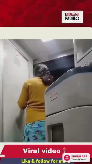 ब्रेकिंग न्यूज़ चलती ट्रेन से बर्दाश्त करने लायक है पब्लिक जगह पर हो  है कब ऐसी हरकते आखिर कब बंद होगी