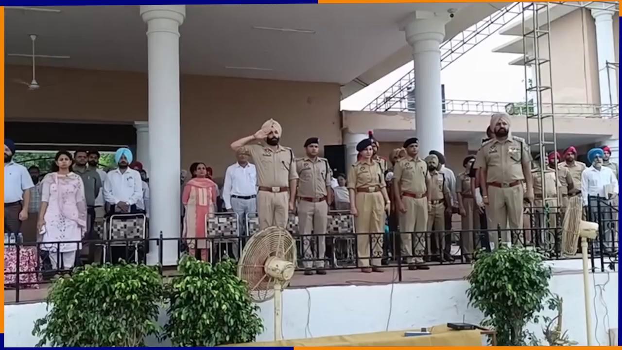 15 ਅਗਸਤ ਦੇ ਮੱਦੇਨਜ਼ਰ SSP ਪਟਿਆਲਾ Nanak Singh ਦੀ ਅਗਵਾਈ 'ਚ ਕੀਤੀ ਗਈ Full Dress rehearsal