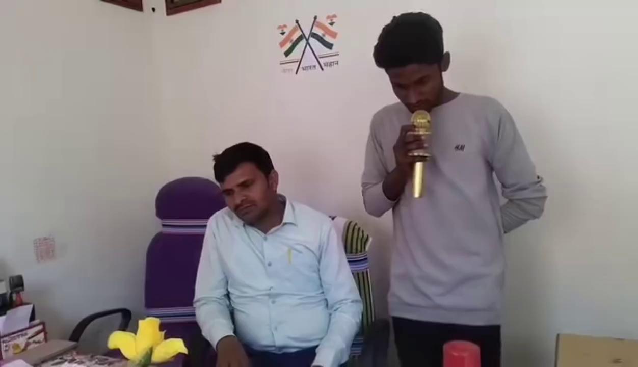 Pratappur राजा गड़ में बच्चो को उज्जवल भविष्य बनाते है Vinod Vinodsir