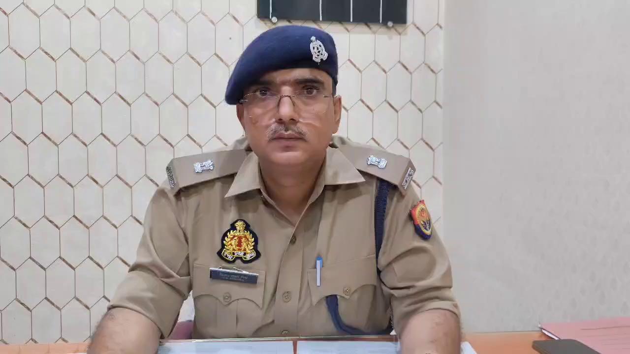 एम्बिशन न्यूज़ टुडे / फतेहपुर, हथगांव थाना पुलिस व आबकारी की संयुक्त टीम द्वारा भारी मात्रा में अवैध अपमिश्रित शराब पकड़ी गई