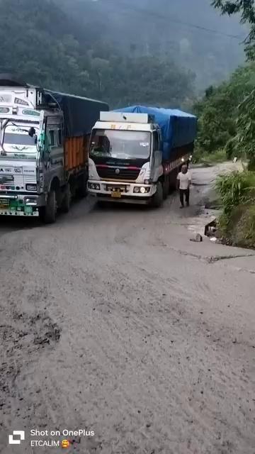 मेघालय सोनपुर रोड की वीडियो हुई वायरल