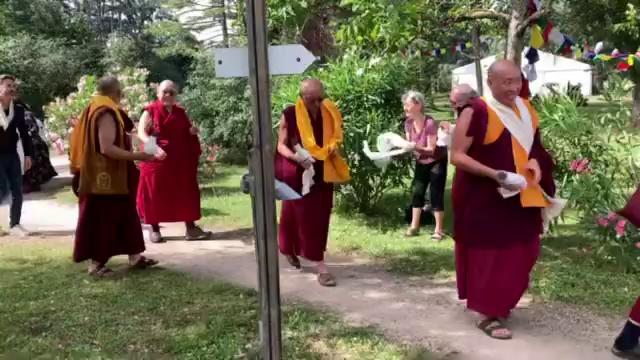 His Eminence Ling Rinpoche arrives at Nalanda.