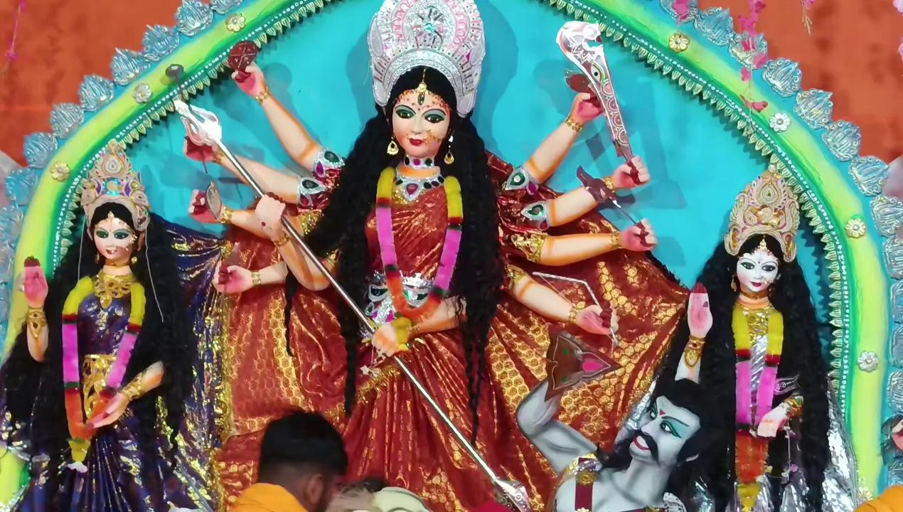 पंचायत कटेया लहलादपुर सारण मां दुर्गे का खुला पट पूजा हेतु श्रद्धालुओं की उमड़ी भीड़