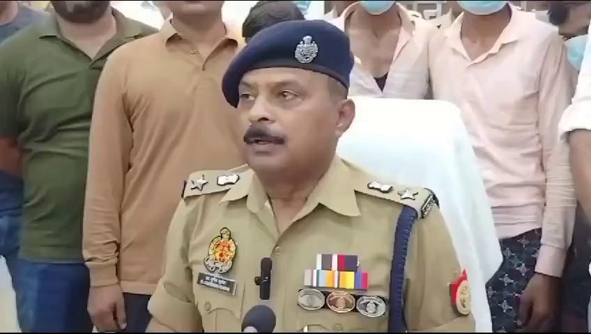 एसओजी/सर्विलांस एवं कोतवाली उरई पुलिस की संयुक्त टीम द्वारा कुटरचना व फर्जी नंबर प्लेट का प्रयोग कर वाहन का कृय विक्रय करने वाले 6 शातिर वाहन चोरो को चोरी की 14 अदद मोटरसाइकिल के साथ गिरफ्तार करने के सम्बन्ध में पुलिस अधीक्षक जालौन द्वारा दी गयी बाइट।