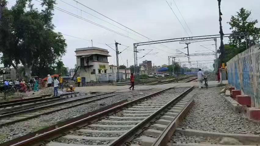 Shahganj Junction Railway Station | बहुत जल्द पुरा होगा न्यू ट्रैक दोहरीकरण और फुट ओवरब्रिज का कार्य