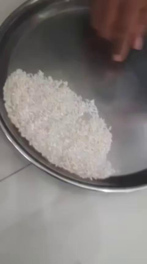 *फलटण मध्ये रेशनिंग तांदळात सापडले प्लास्टिक चे तांदूळ*