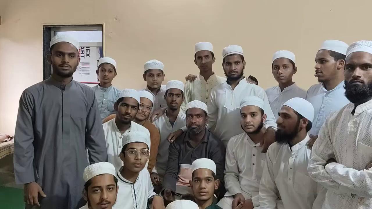 Sendhwa MP border Darul ulum ke bacchon se naate Sharif bahut bahut shukriya Bhai