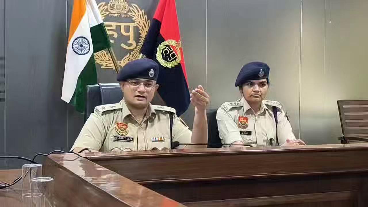 #डॉ_अर्पित_जैन_IPS, पुलिस उपायुक्त मुख्यालय, गुरुग्राम द्वारा पुलिस आयुक्त कार्यालय में पत्रकारों के साथ एक मीटिंग का आयोजन किया गया। इस मीटिंग के दौरान डॉयल-112, डॉयल-112 ऐप तथा ट्रिप मॉनिटरिंग के संबंध में जानकारी दी गई तथा इस जानकारी को अधिक से अधिक फैलाकर लोगों को जागरूक करने के संबंध में चर्चा की गई।
Haryana Police