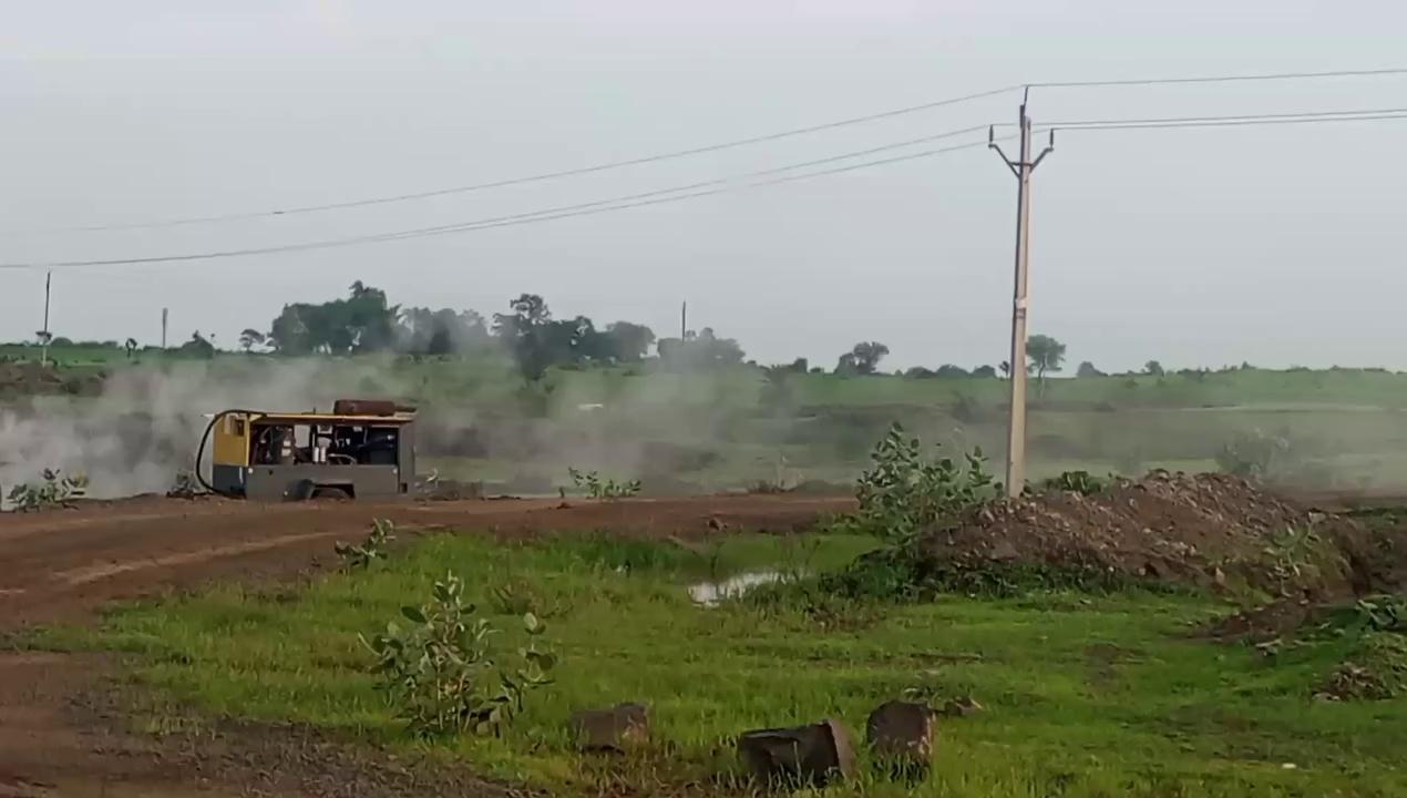 वंदे मातरम
बिहार वाला बिहारी कर रहा है
गहरी ब्लास्टिंग
ग्राम पंचायत बामोर विकासखंड बदरवास जिला शिवपुरी मध्य प्रदेश में बामोर ग्राम के ग्रामीण भयभीत खाज खुजली इन्फेक्शन जेसी बीमारियों से ग्रस्त इनका कहना हैआज भी कर रहे हैं बारिश के मौसम में गहरी ब्लास्टिंग कच्चे मकान वाले ग्रामीण चिंतामें है बड़ी ब्लास्टिंग के धमाके से कहीं दुर्घटना ना हो जाएकब गिर जाए मकान शासन प्रशासन बड़ी दुर्घटना का इंतजार कर रही है खास खबर