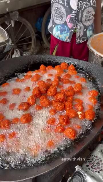 Gravy Manchurian Making at Jabalpur
जबलपुर में ख़ाना सस्ता और ज़्यादा मिलता हैं