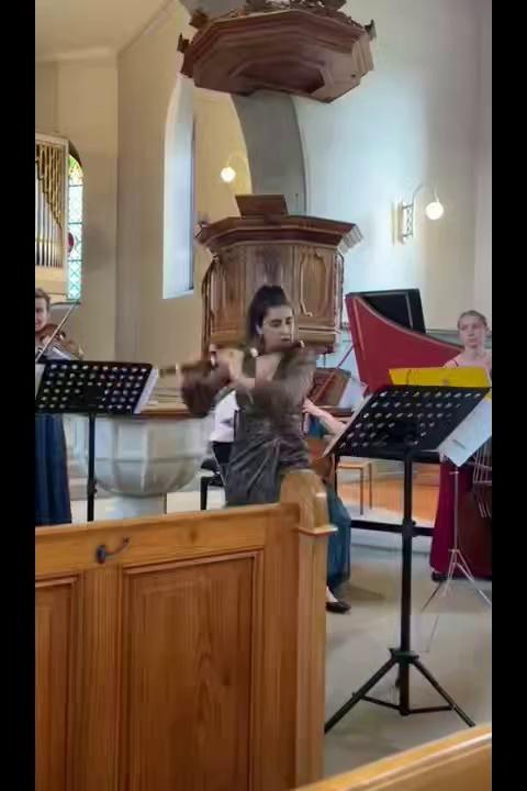 Bach Orchester Suite BWV 1067, Badinerie at the at the Ref. Kirche in Kilchberg/Switzerland.
You are all welcome!
Tamar Eskenian(Traversoflute)
Julia Schröder,Filip Rekiec ( Barock Violin) Ada Meinich( Barock Viola) Mara Reitner ( Violone) Elisa Siber(Barockcello), Max Sonnleitner(Cembalo)