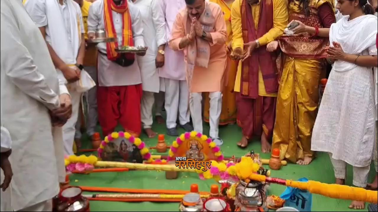 श्रावण मास में सावन का तीसरा सोमवार है जहां पर भगवान भोलेनाथ के भक्तों ने कावड़ उठाई