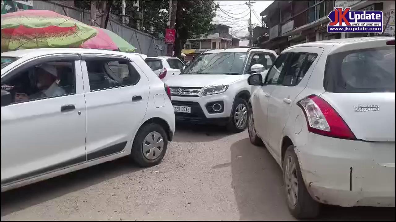 Heavy traffic jam district hospital road shopian