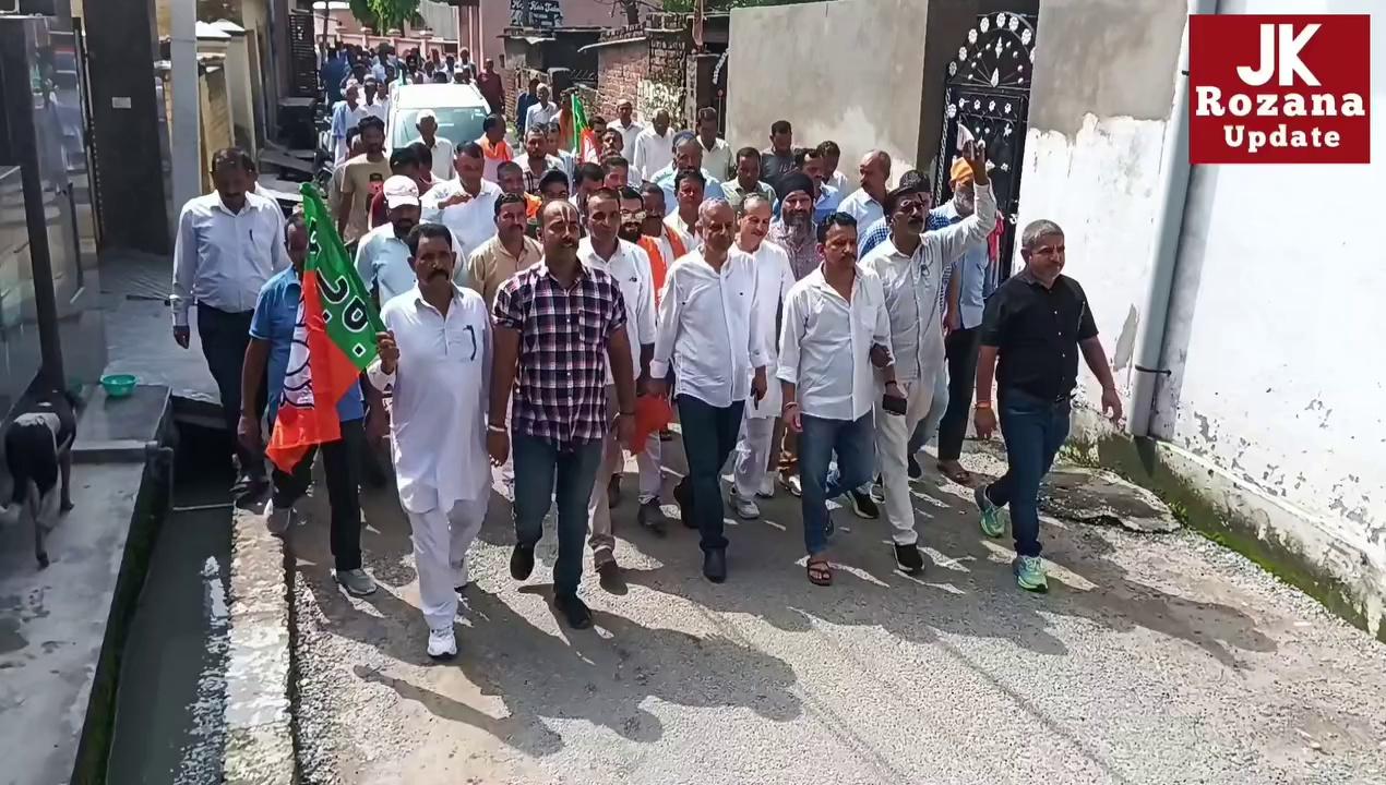 भाना सिंह स्टेडियम में भाजपा द्वारा आयोजित रैली में भाग लेने के लिए पूर्व विधायक एवं भाजपा वरिष्ठ नेता अश्विनी कुमार शर्मा के साथ बिशनाह से निकला जनसैलाब
(रिपोर्ट:सतीश कुमार)