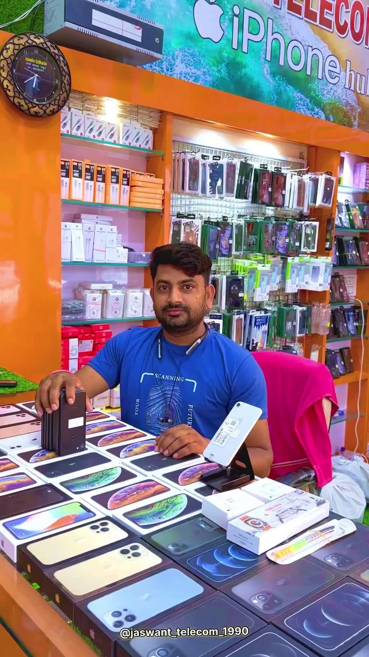 New stock iPhone 8 in best price me Jaswant mathura
