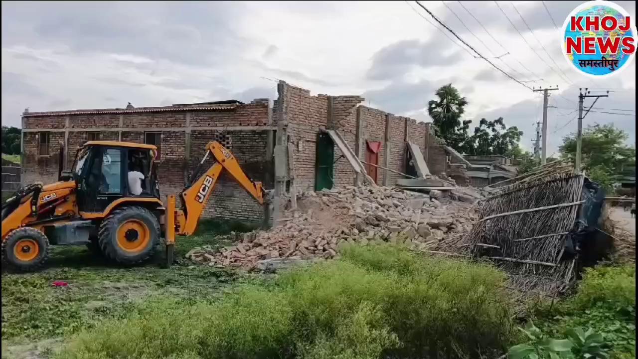 samastipur हाई कोर्ट के आदेश पर मकान पर चला जेसीबी, महिलाओं ने किया हंगामा