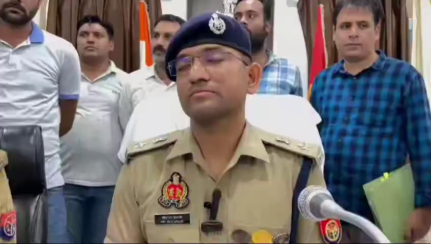 जनपद ललितपुर की साइबर क्राइम टीम ने एक बड़े संगठित आपराधिक गिरोह को पकड़ा है।