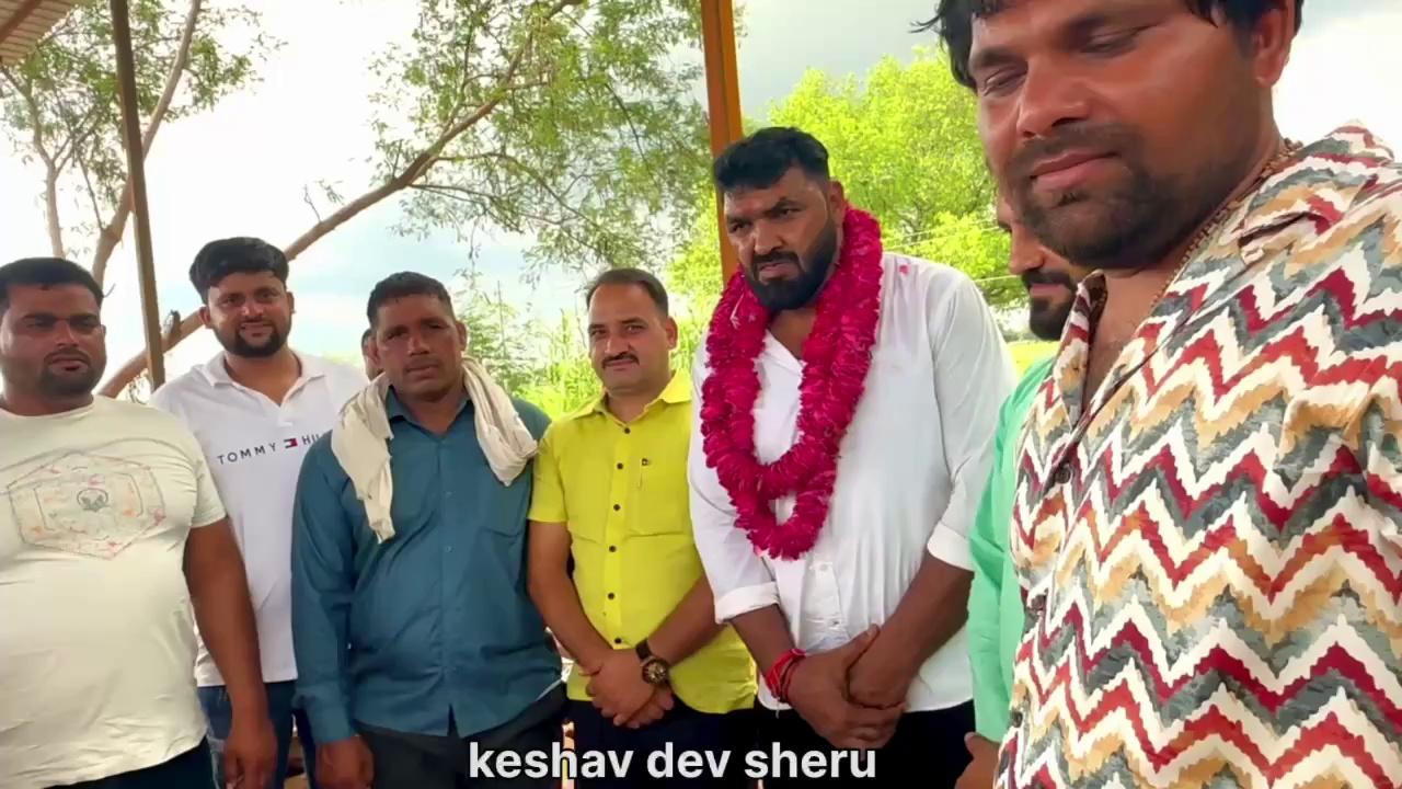 इनकी बाँसुरी की धुन सुन के आपका दिल खुश हो जाएगा..
keshav dev sheru (sadabad)