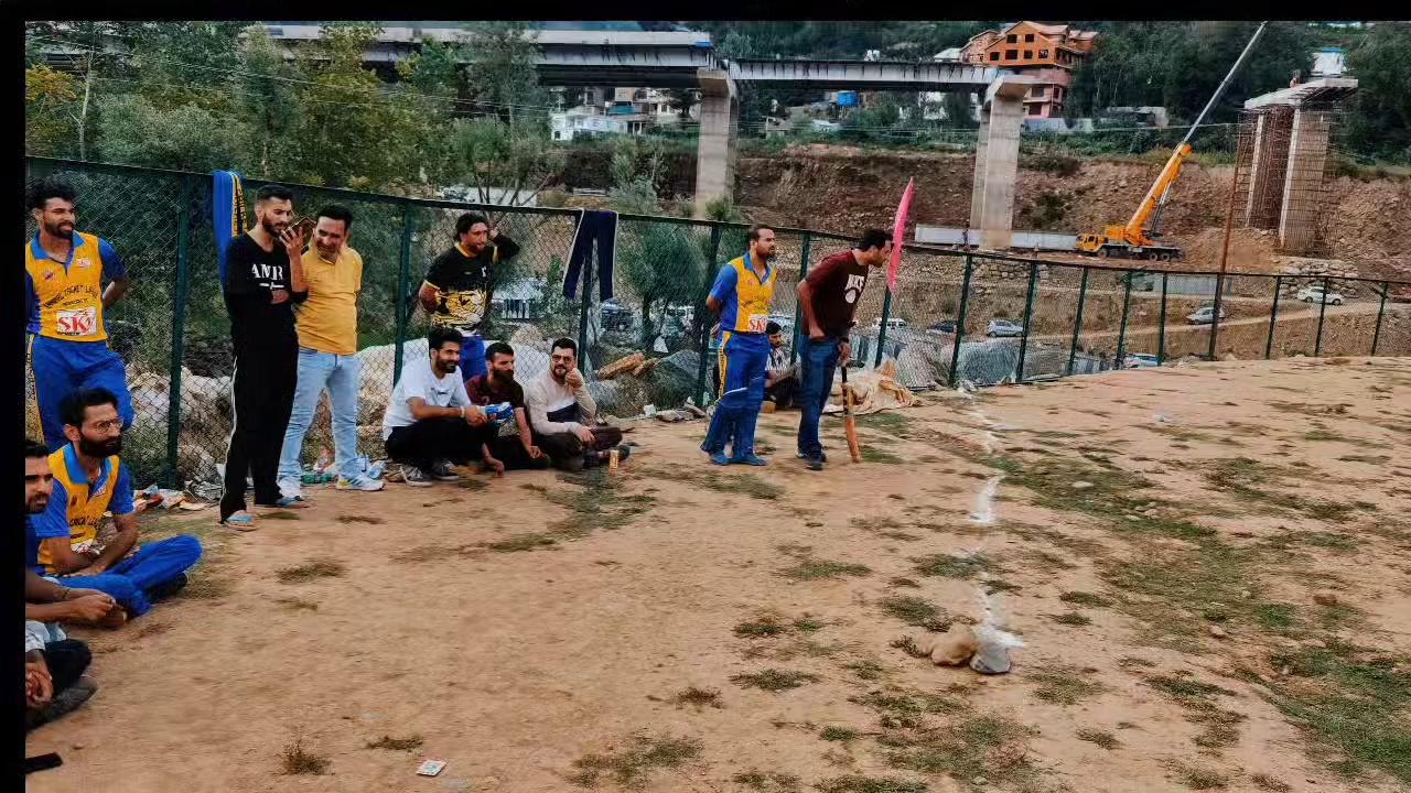 Banihal cricket league at Sports Stedium Banihal.huge crowd watching this match. followers JKSportstime Bijbehara Premier League Viral video Kashmir Sports Live State Sports Live Jammu Links News Ashfaq Wani Parveez Rasool topfans