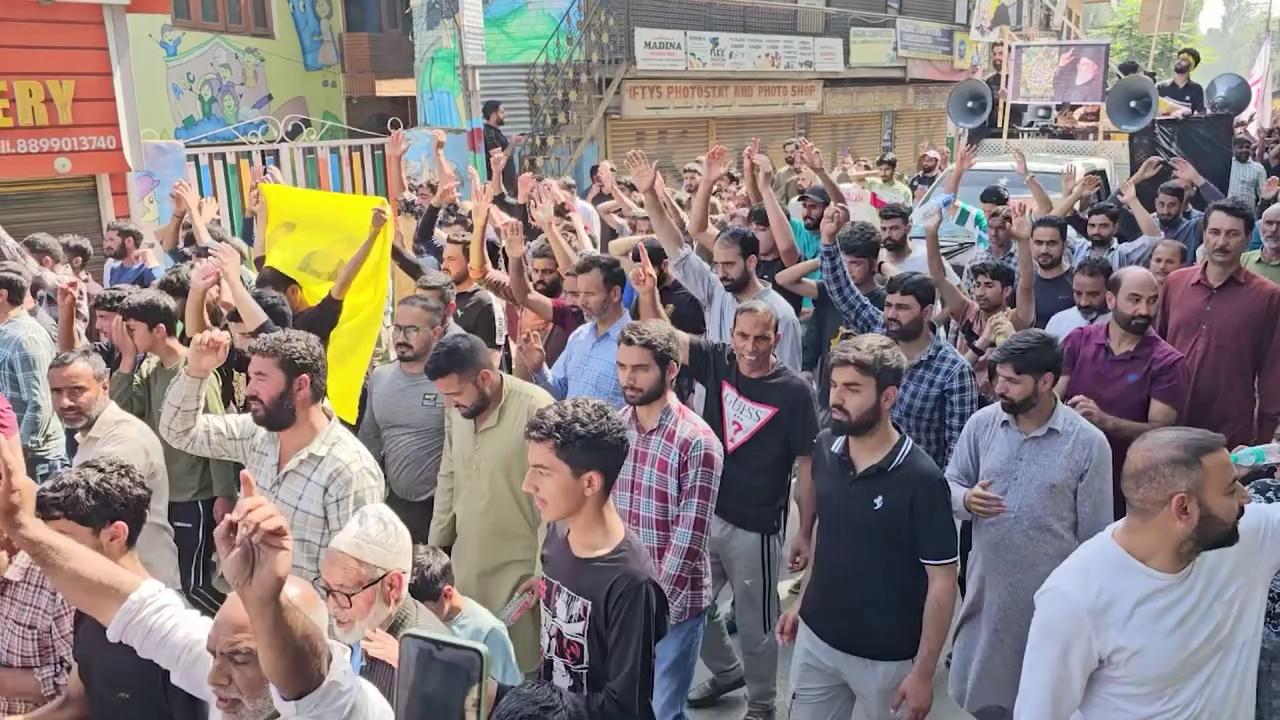 Anti-#Israel protests in Jammu and Kashmir over killing of #Hezbollah leader #HassanNasrallah, watch the video from