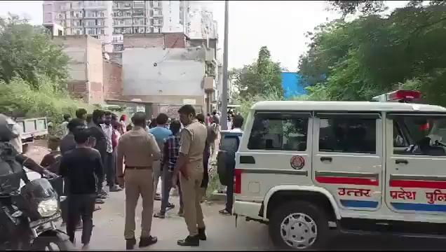 Noida : खुला नाला बना आफत, युवक के साथ हुआ हादसा ...