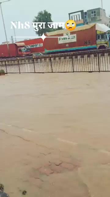 अजमेर हाईवे NH8 बारिश से पुरा जाम..