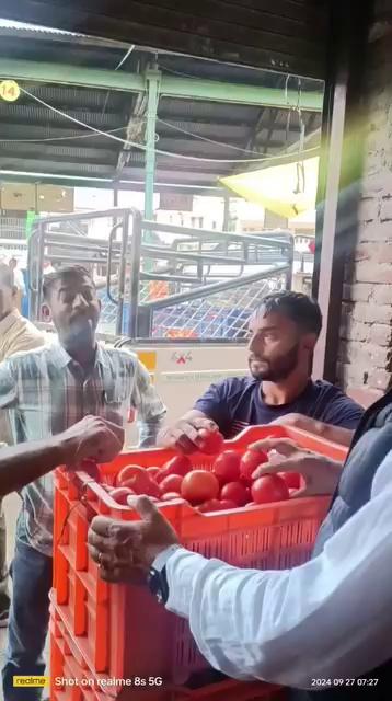 #auction #tomato #vegetables sabji mandi Bhuntar Kullu ...