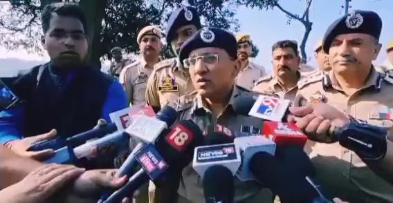 ADGP Jammu said police Head Constable attained martyrdom while as a Deputy Superintendent of Police (DySP) and an Assistant Sub Inspector (ASI) of the Police sustained injuries in an encounter with the terrorists in Kathua’s Billawar area. He said about four foreign terrorists have been spotted and operation is continuing.