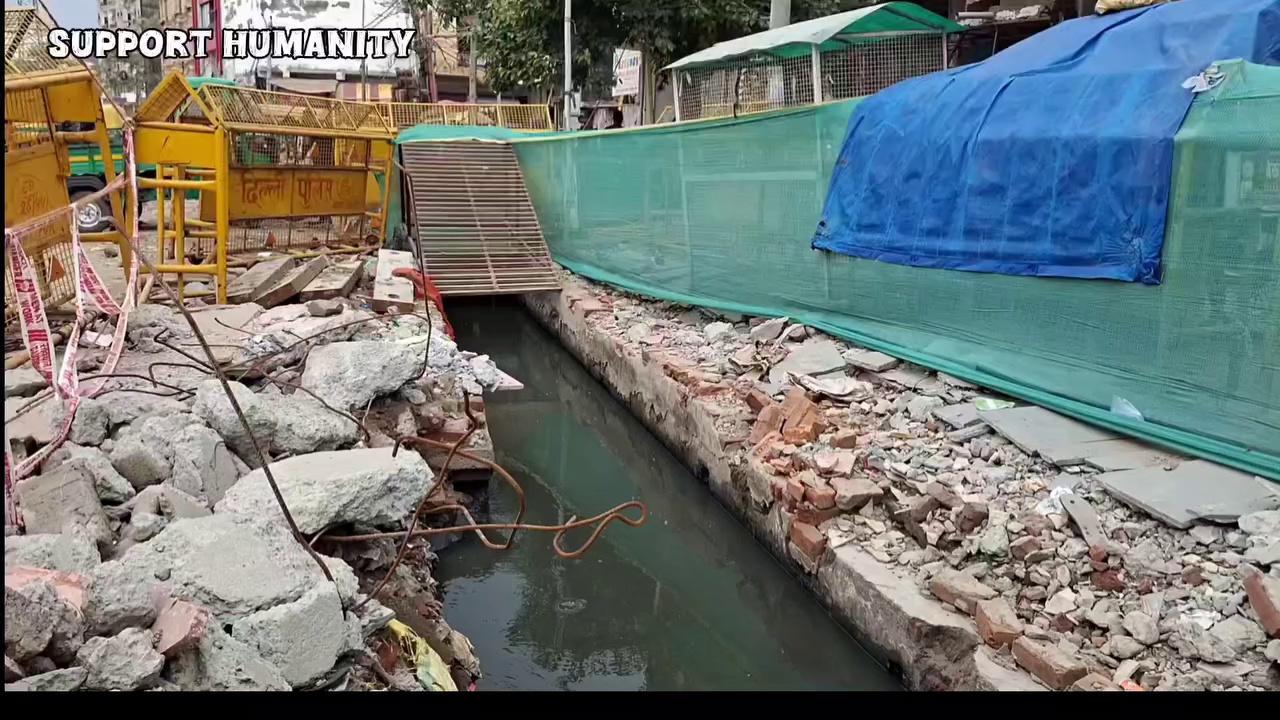 NEW DELHI: A tragic incident occurred in the Ghazipur area of East Delhi, where a woman named Tanuja (22) and her child Priyansh (3), residents of Prakash Nagar Khoda Colony, Ghaziabad, lost their lives after falling into a waterlogged drain following heavy rainfall in the national capital.