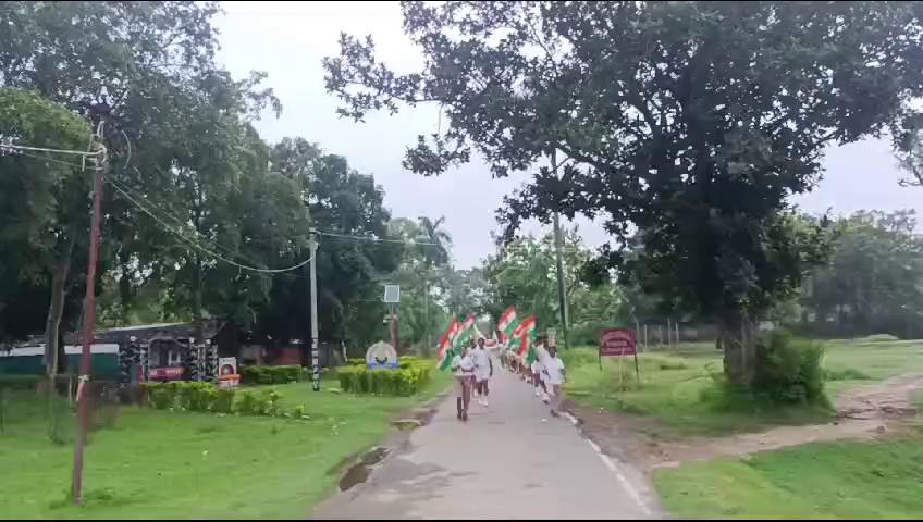 आज दिनांक- 13.08.24 को 18वीं वाहिनी सशस्त्र सीमा बल, राजनगर द्वारा आजादी का अमृत महोत्सव के तत्वाधान में "हर घर तिरंगा" कार्यक्रम के तहत जागरूकता रैली का आयोजन किया गया I जिसमे ग्रामीणों को अपने अपने घरों में झंडा फहराने हेतु प्रेरित किया गया I