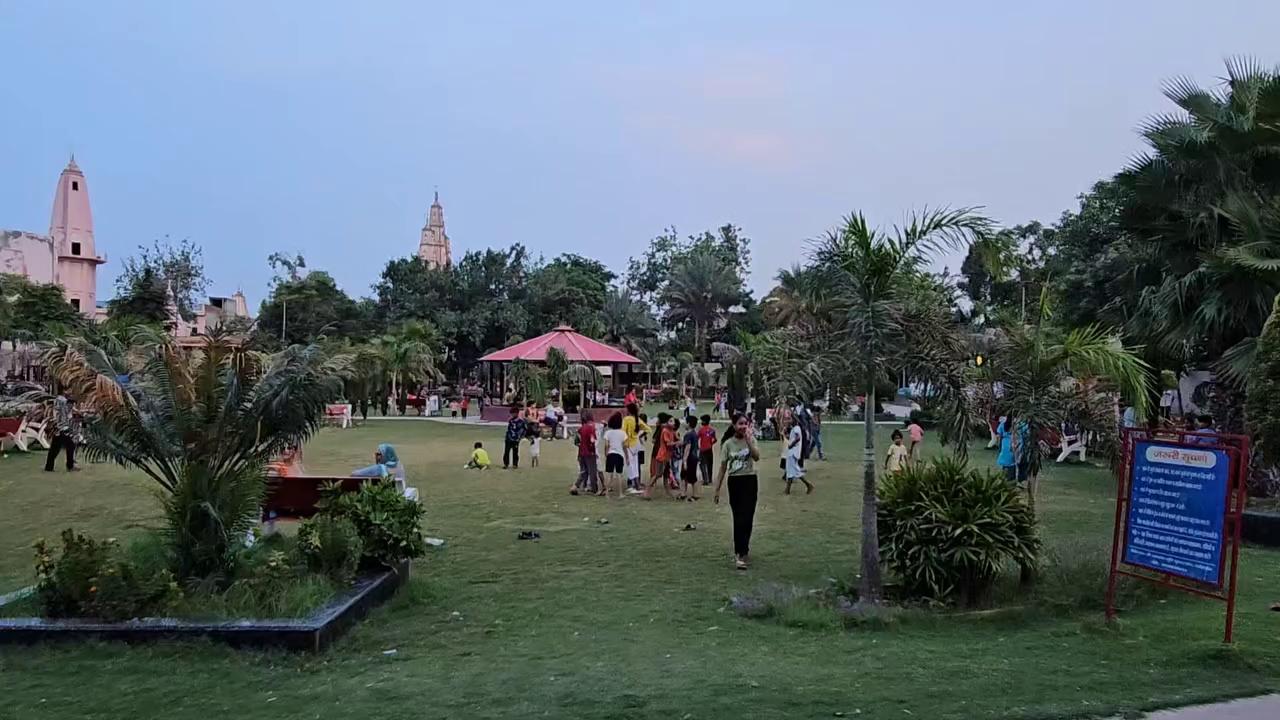 हरियाणा का सबसे सुंदर पार्क फतेहाबाद में है क्या आपने देखा है बहुत बड़ी संख्या में महिलाएं व बच्चे आते हैं शैर करने।