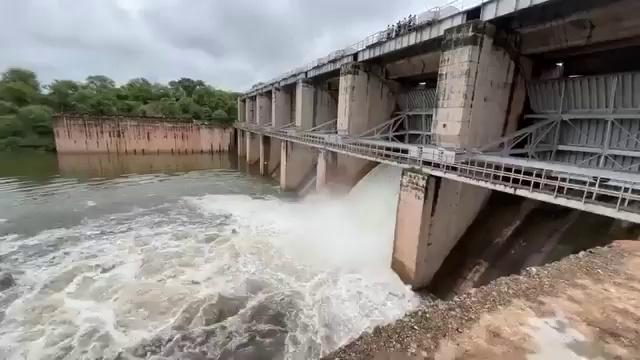रिपोर्ट अंशु गुप्ता कटकड नदी की पुलिया पर आया पानी गंगापुर मार्ग किया बंद ।
