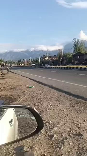 Current situation at Damjan Qazigund vehicular movement continue on Jammu Srinagar NH-44