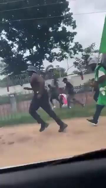 ABUJA: Police Attack Deji Adeyanju, VeryDarkMan, Other Peaceful Protesters On Day 2 Of #endbadgovernance Protest
#EndBadGovernanceInNigeria
credit  Sahara reporters