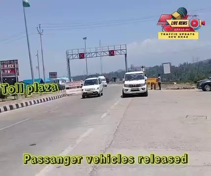 Breaking news. #Qazigund side Passanger vehicles released towards jammu