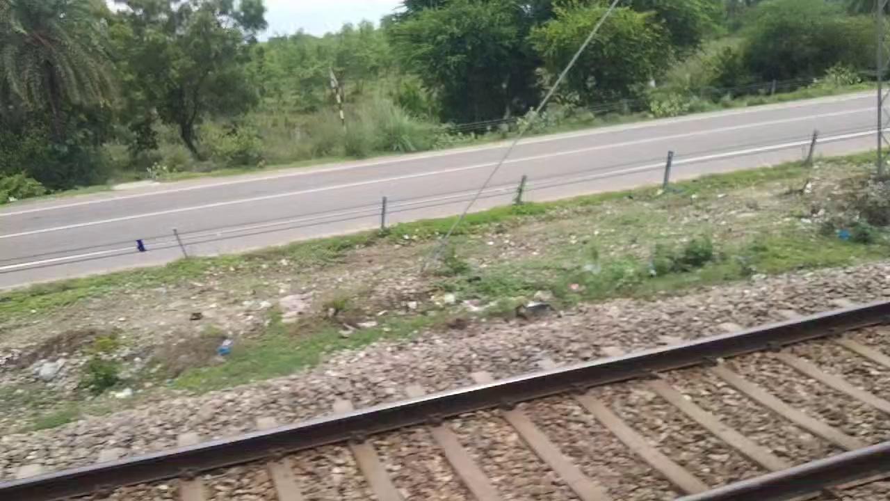 Indian Railways #amezingvideo #youtubeshorts #videosvirales #JammuAndKashmir #lucknow #ghaghrariver #budhwal jk.