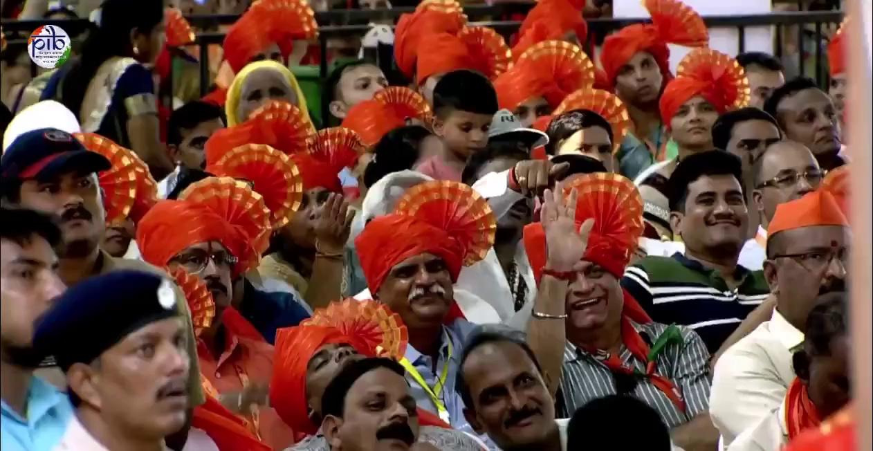 WATCH | Prime Minister Narendra Modi inaugurates and lays foundation stone for development projects worth over ₹ 32,800 crore in Thane,