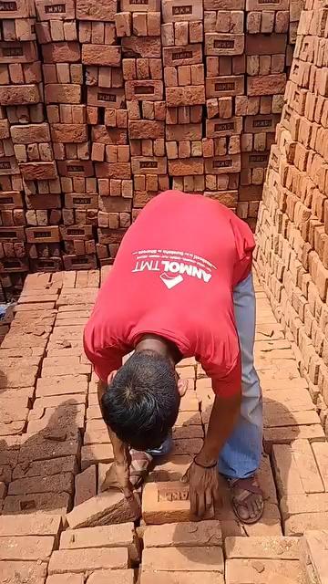 High quality bricks
K liye sampark kre gadi m 6000int ha gadi KL yani 5aug KO rohru pahunch jayegi mo no8278810344
